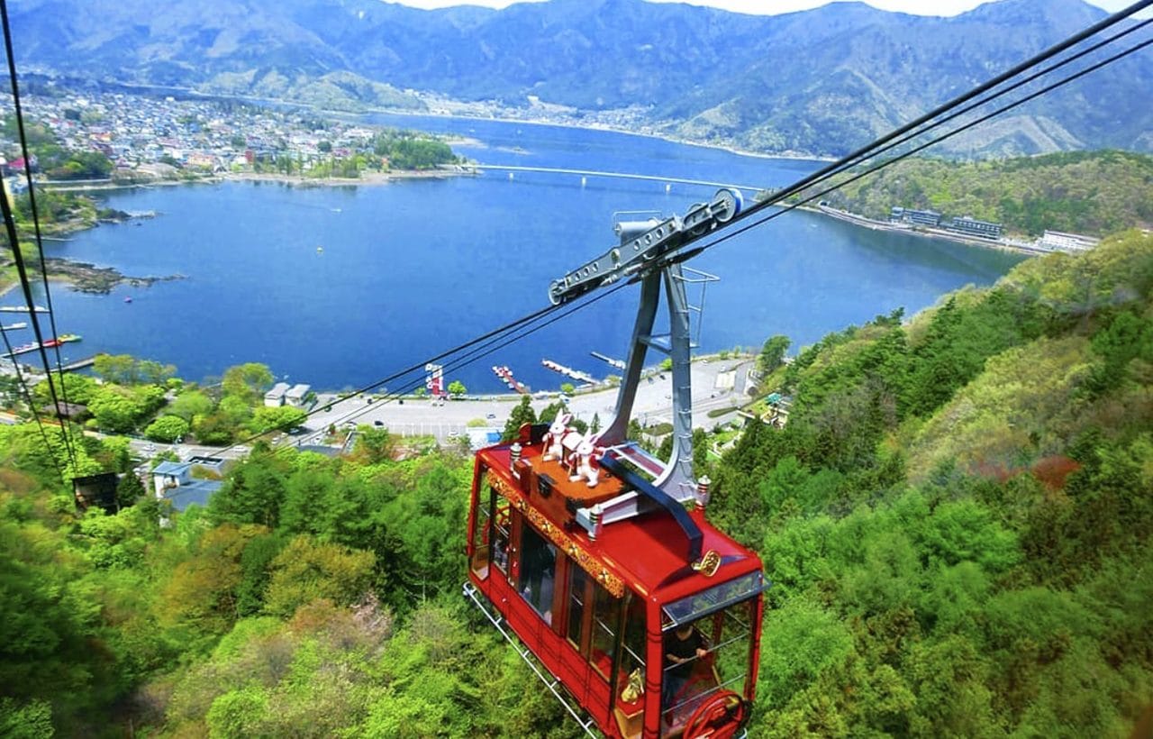 Scenic Mt. Fuji Adventure: Matcha Tasting at Lake Kawaguchi, Ropeway Views & Oshino Hakkai Village